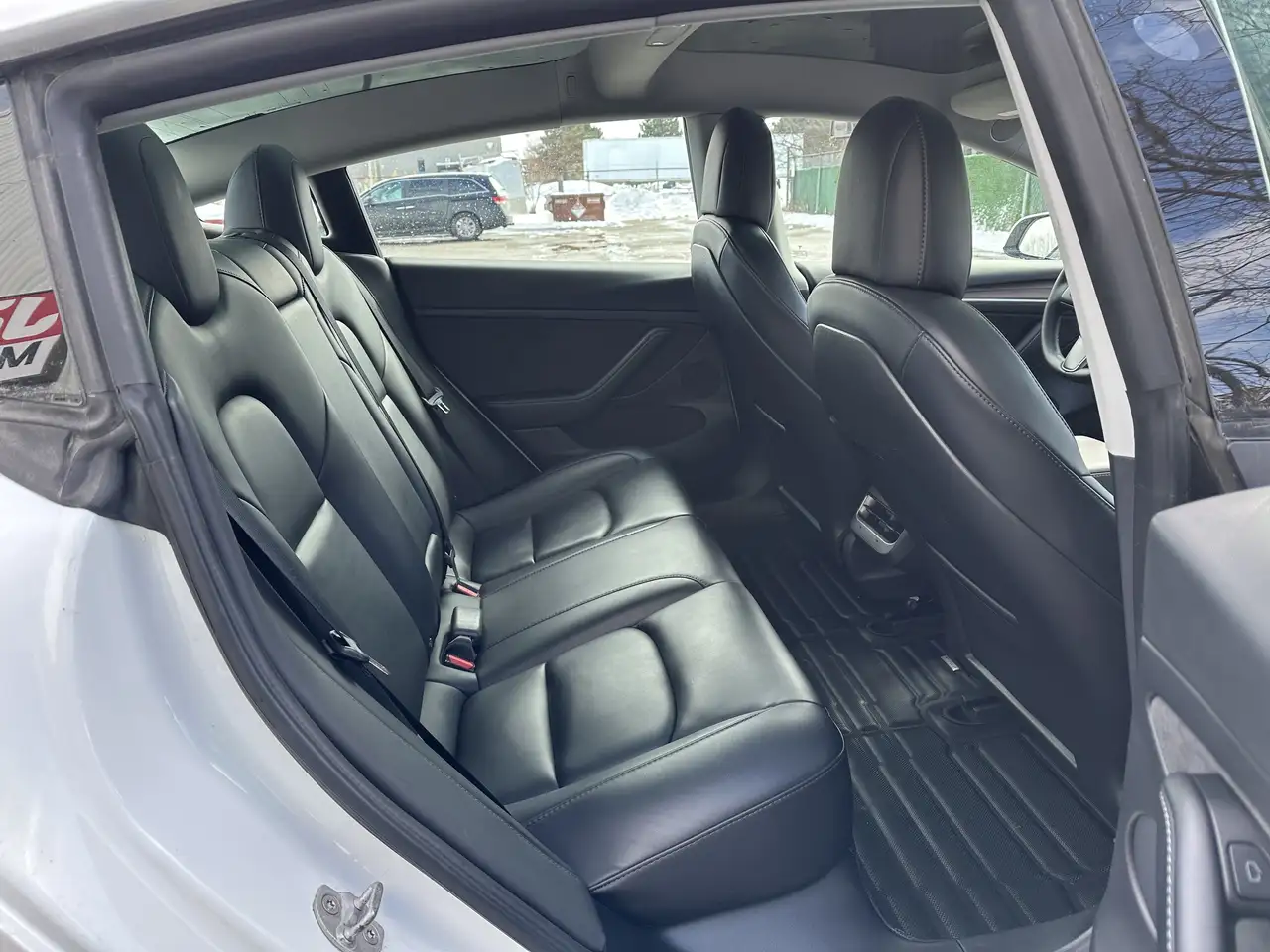 Tesla Model 3 снимка Tesla Model 3