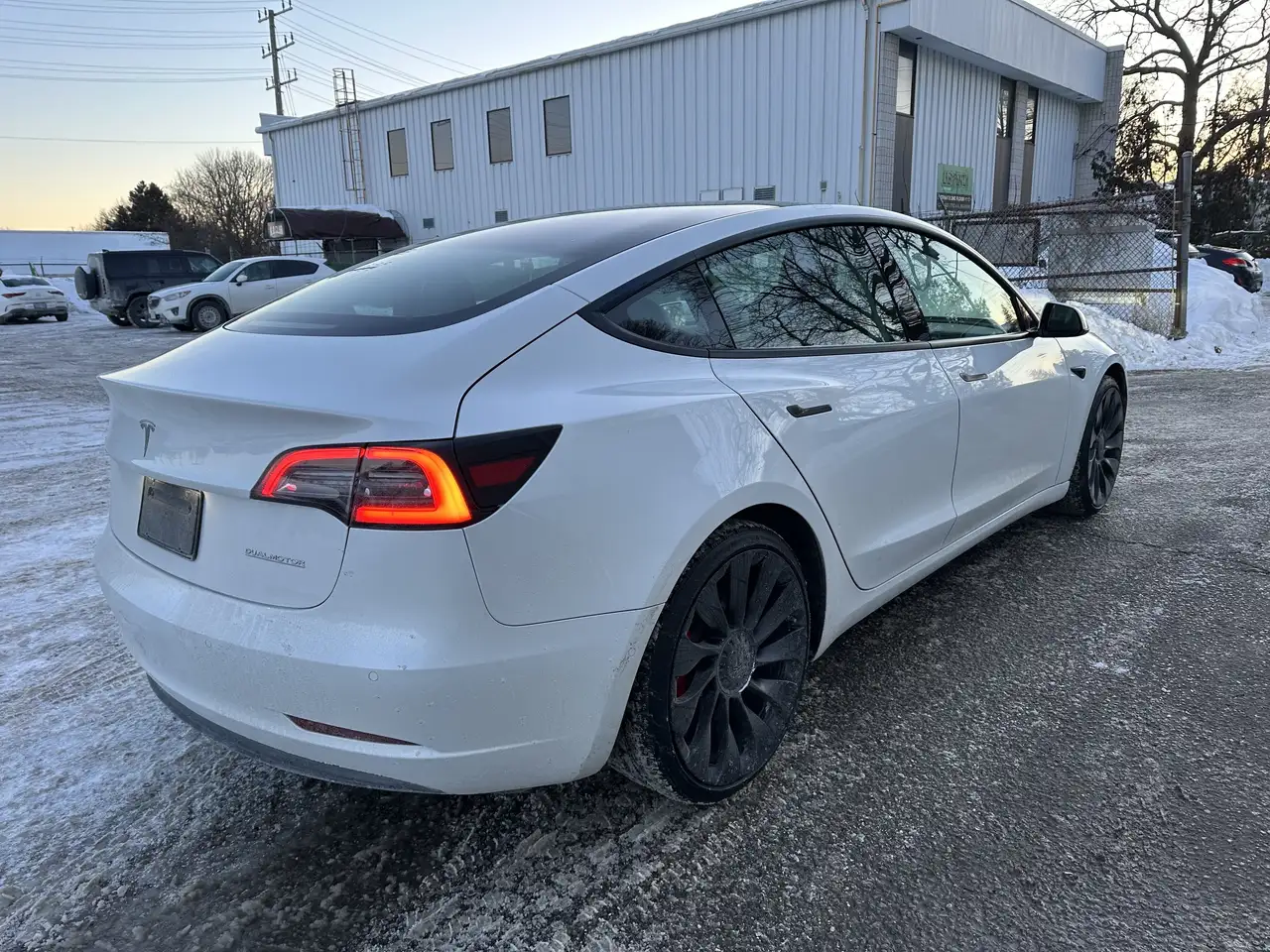 Tesla Model 3 снимка Tesla Model 3