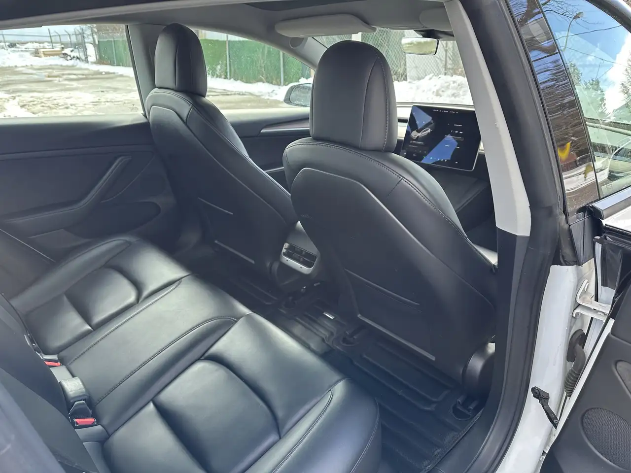 Tesla Model 3 снимка Tesla Model 3