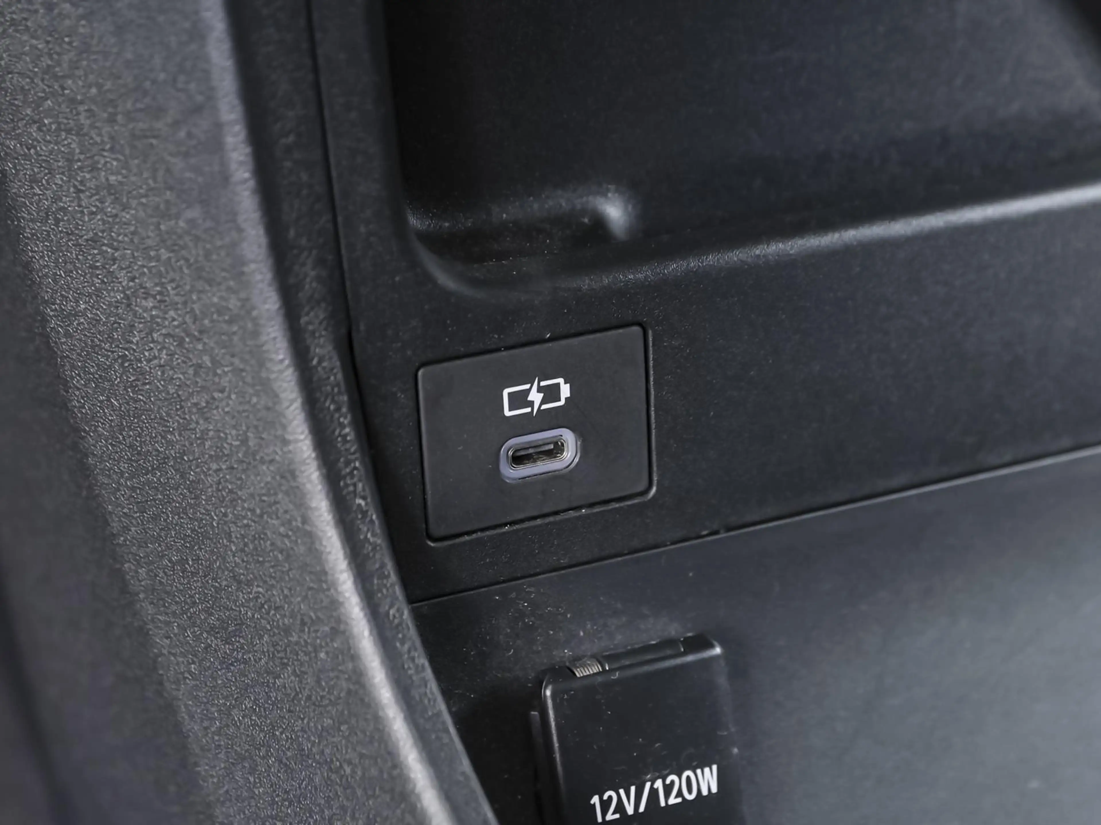Toyota bZ4X Comfort & Technik Paket — photo 15
