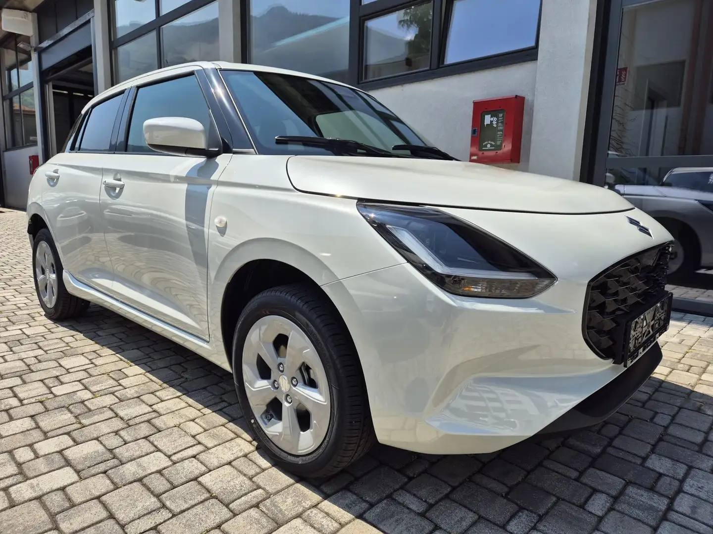 Suzuki Swift 1.2 hybrid 4wd allgrip Weiß - 1