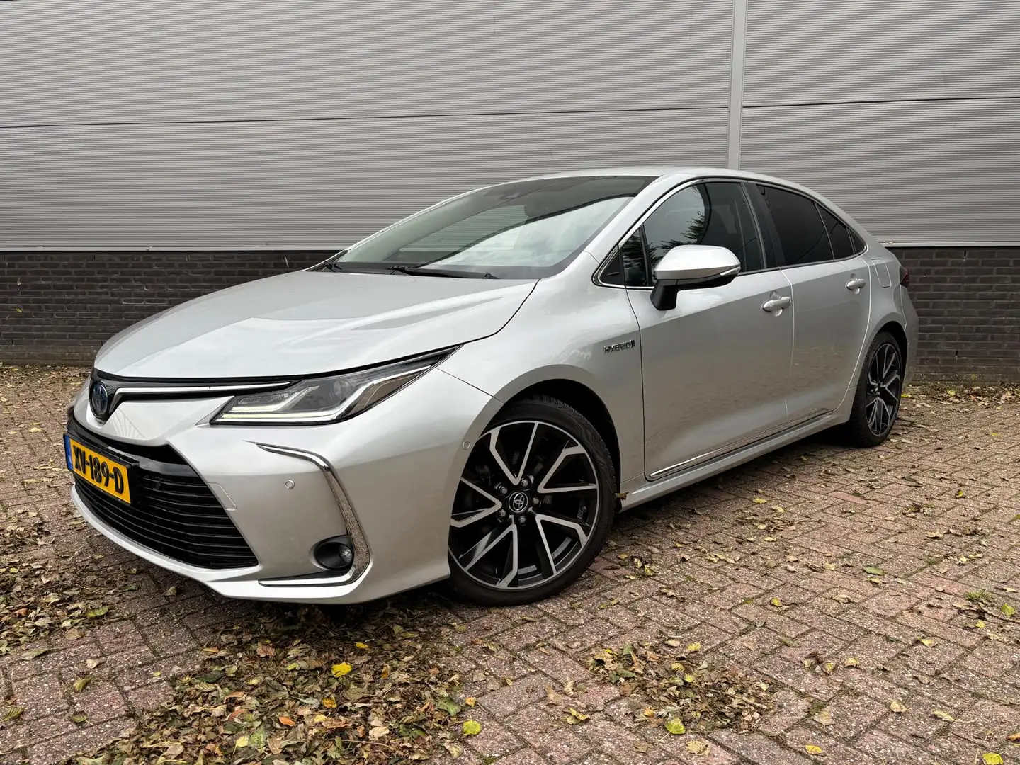 Toyota Corolla 1.8 Hybrid Executive Trekhaak Zeer Compleet Grijs - 1