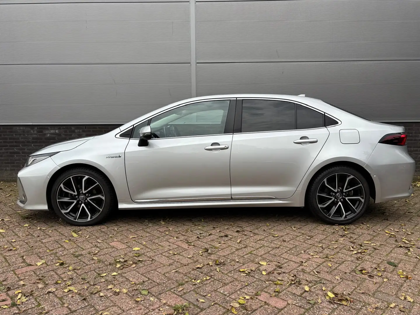 Toyota Corolla 1.8 Hybrid Executive Trekhaak Zeer Compleet Grijs - 2