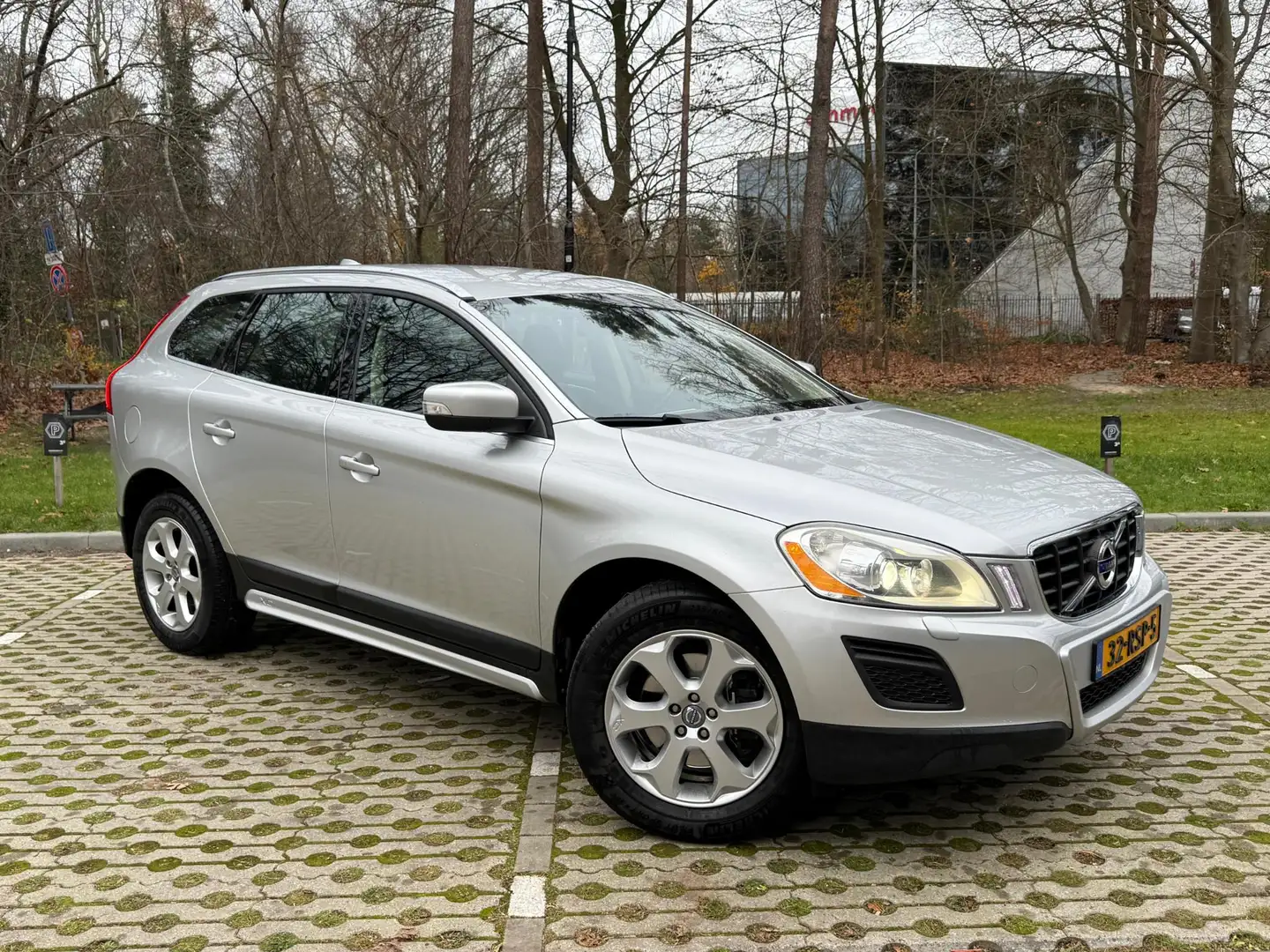 Volvo XC60 2.0 T5 Summum Grijs - 1