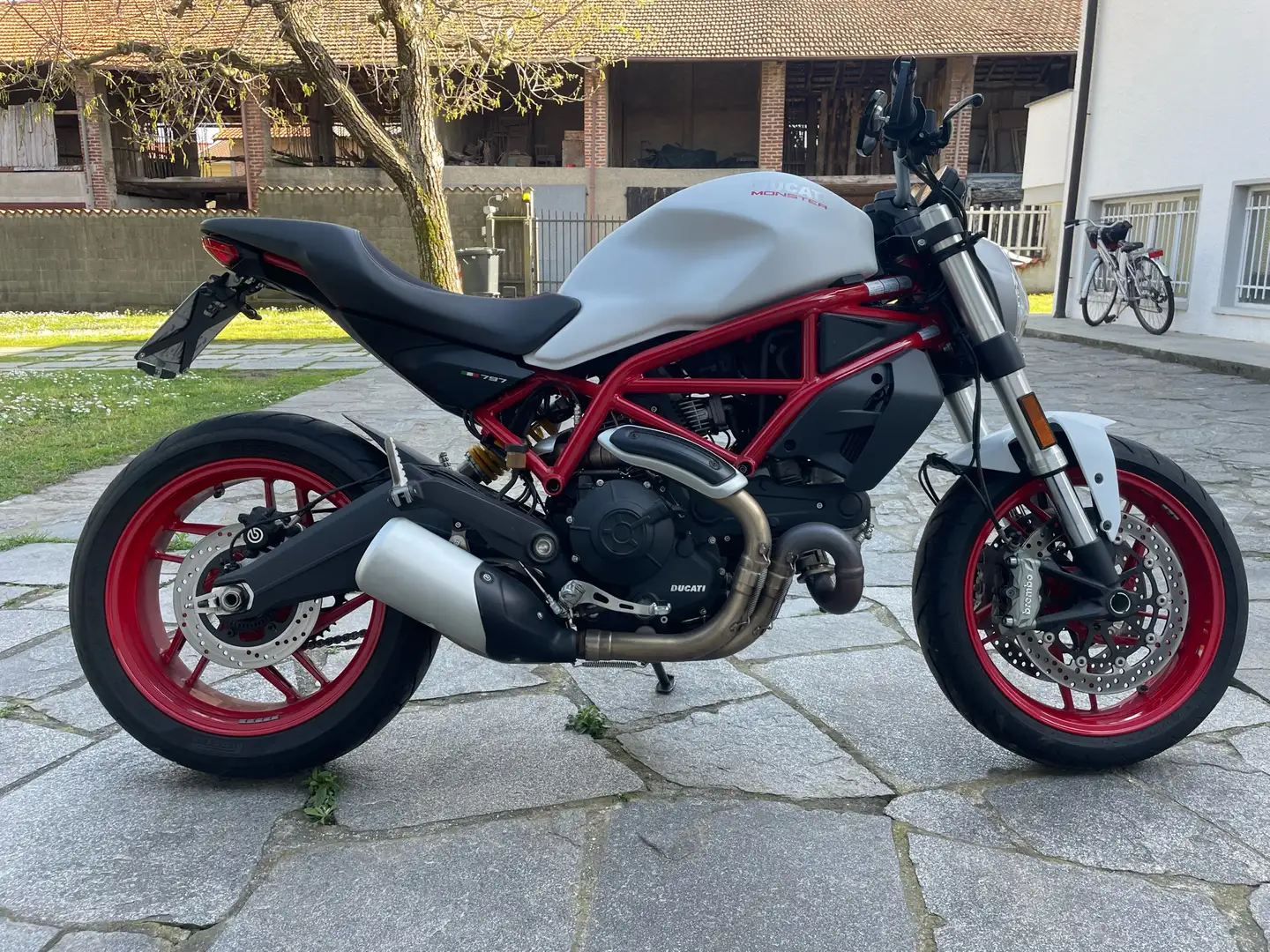 Ducati Monster 797 Bílá - 2