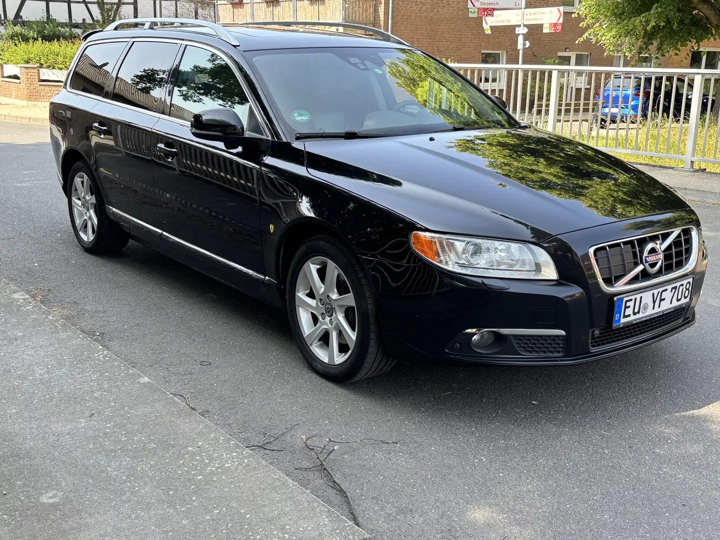 Volvo V70 D5 Geartronic Summum TÜV neu ohne Mängel - 2