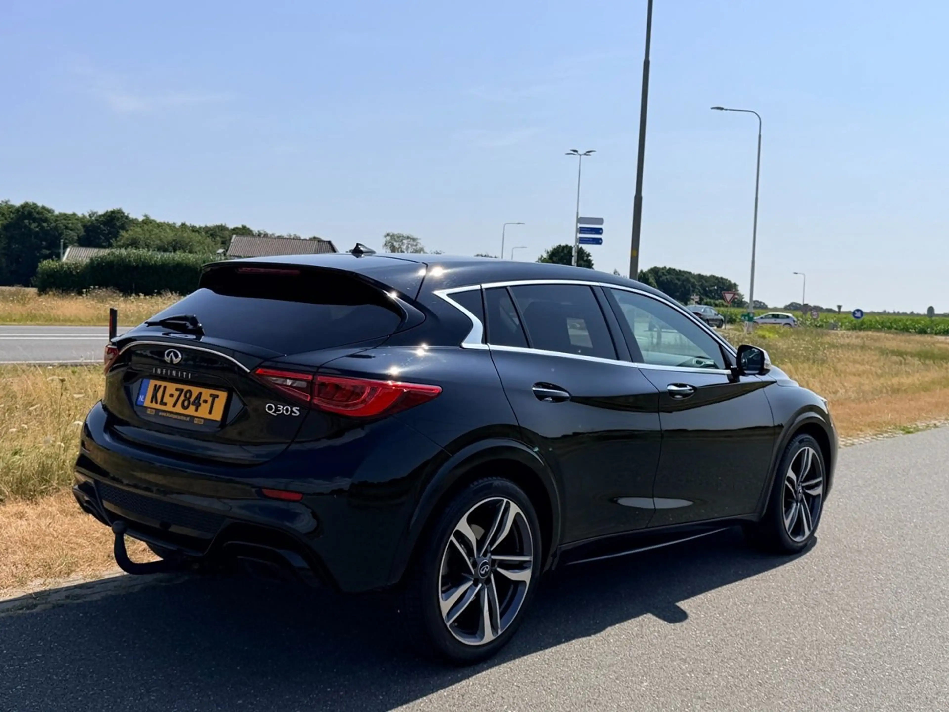Infiniti Q30 1.6t Sport Aut., Navi, LED, Camera's, Cruise, ECC — photo 6