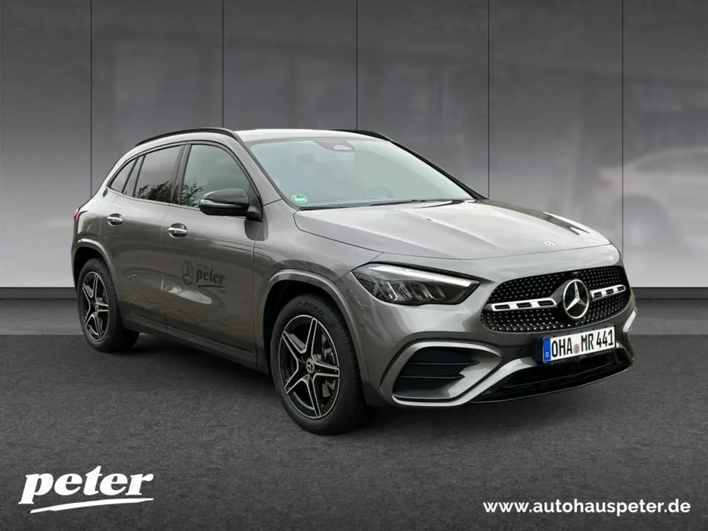Mercedes-Benz GLA 220 d 4MATIC AMG+19"+NIGHT+KEYLESS-GO+LED Šedá - 2