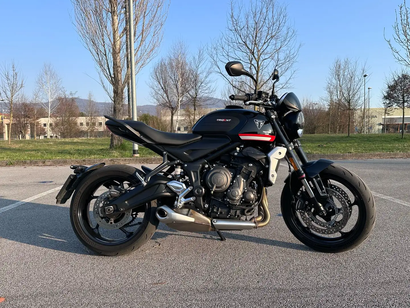 Triumph Trident 660 Nero - 2