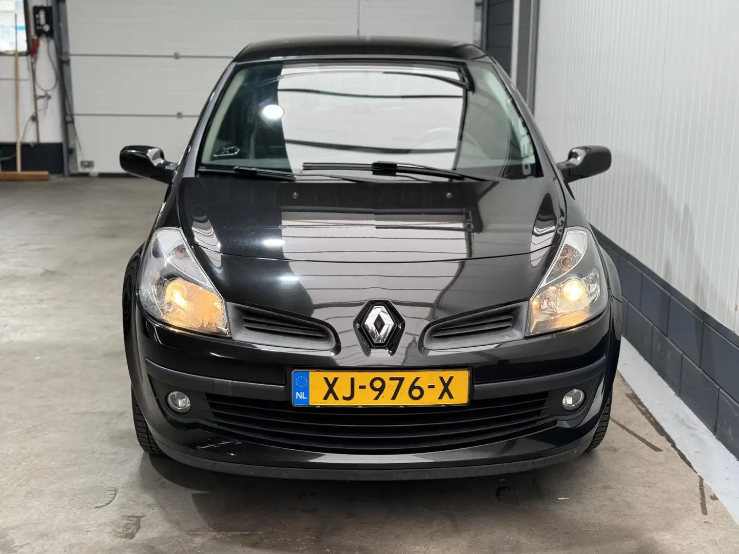 Renault Clio 1.2 TCE Business Line crna - 2