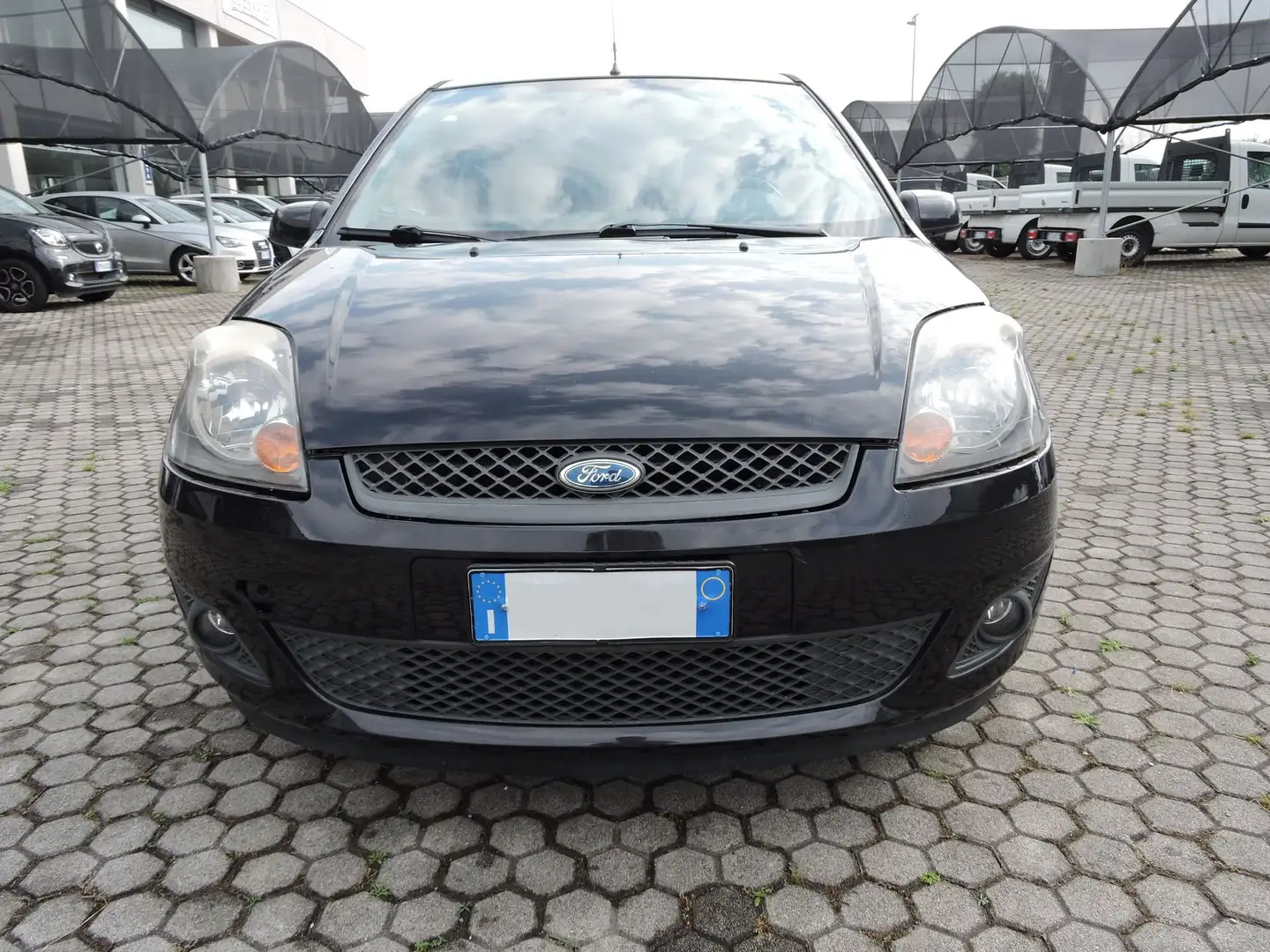 Ford Fiesta Fiesta 1.4 TDCi 3p. Чёрный - 2