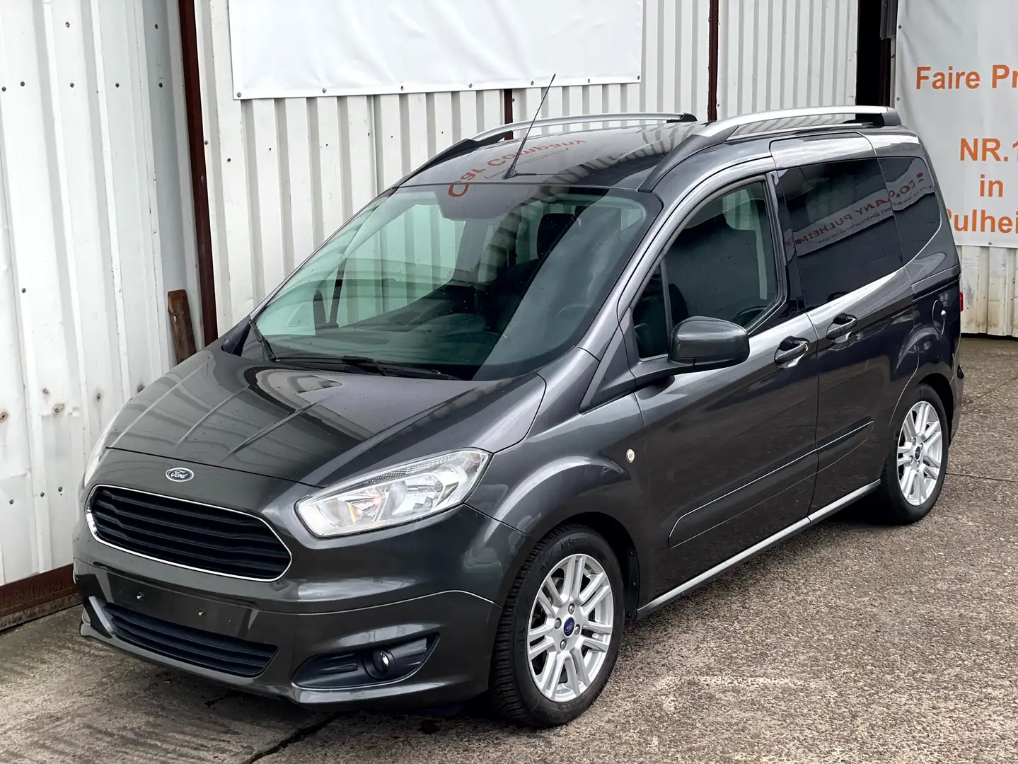 Ford Tourneo Courier Titanium 1.Hand*Sehr gepflegt*Tempomat*PDC* Grau - 2