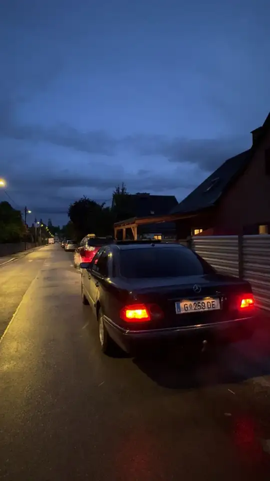 Mercedes-Benz E 240