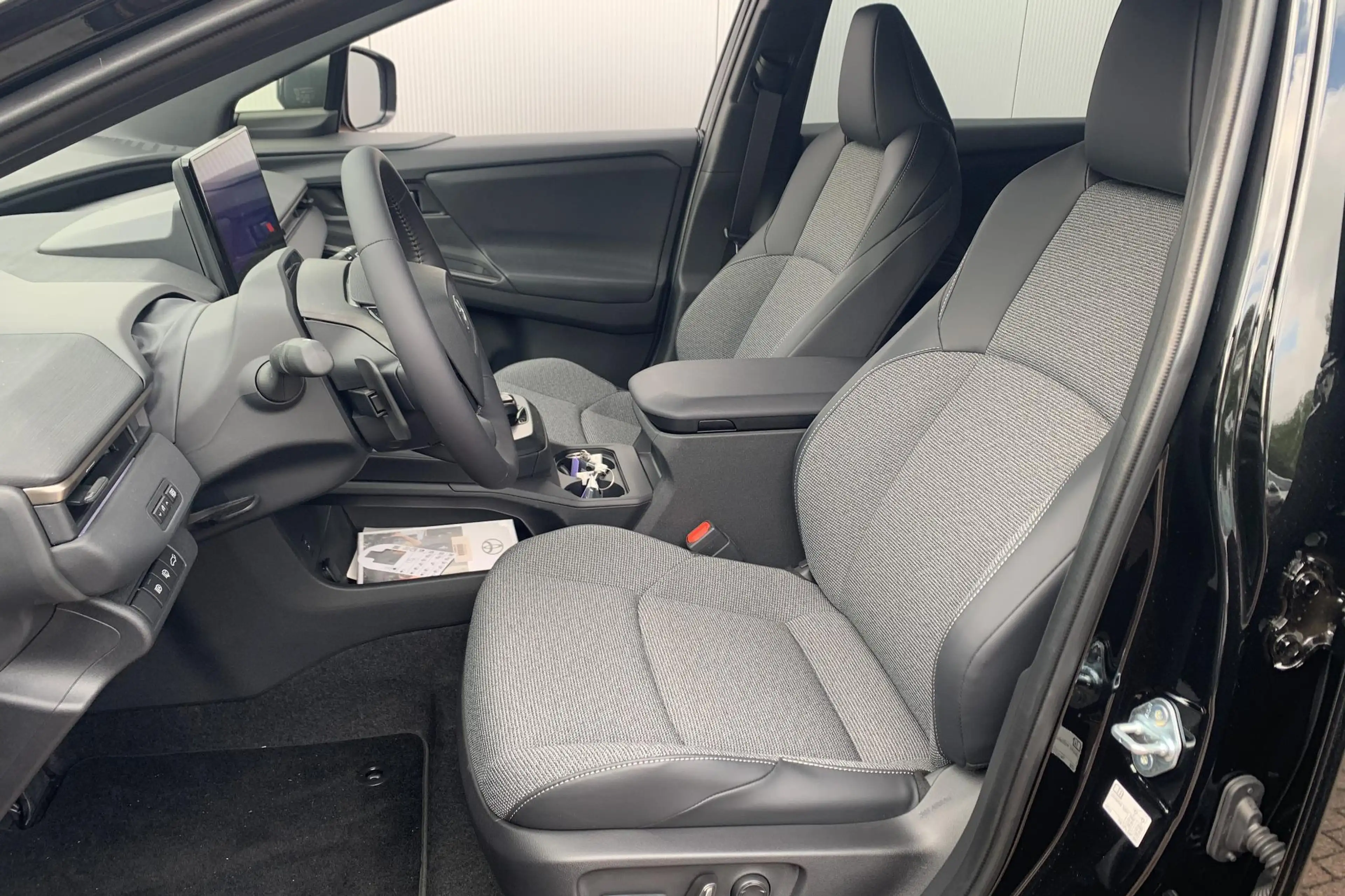 Toyota bZ4X Touring Dynamic 75 kWh / Nu €3.000,- inruilpremie! — photo 7