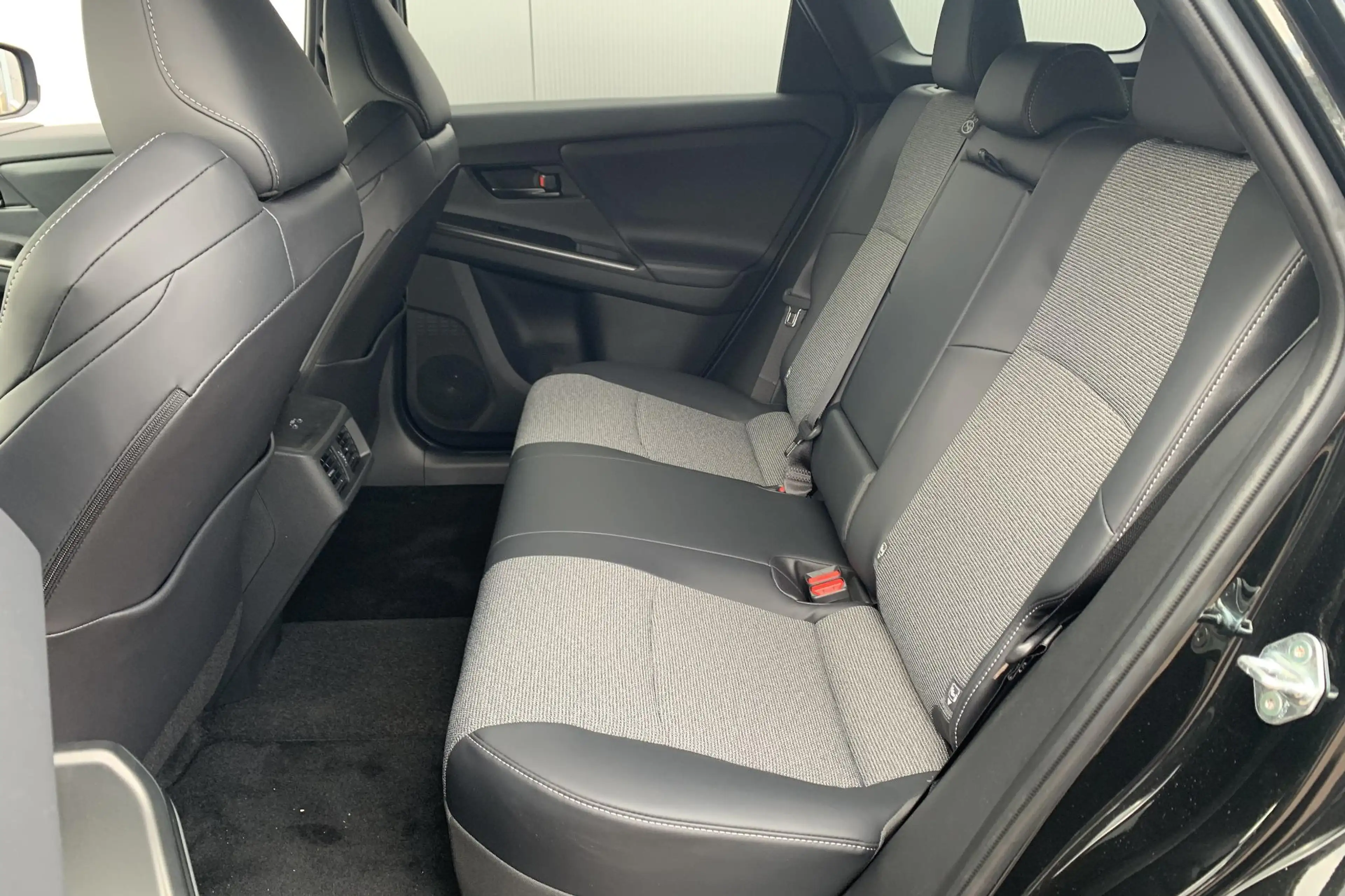 Toyota bZ4X Touring Dynamic 75 kWh / Nu €3.000,- inruilpremie! — photo 8