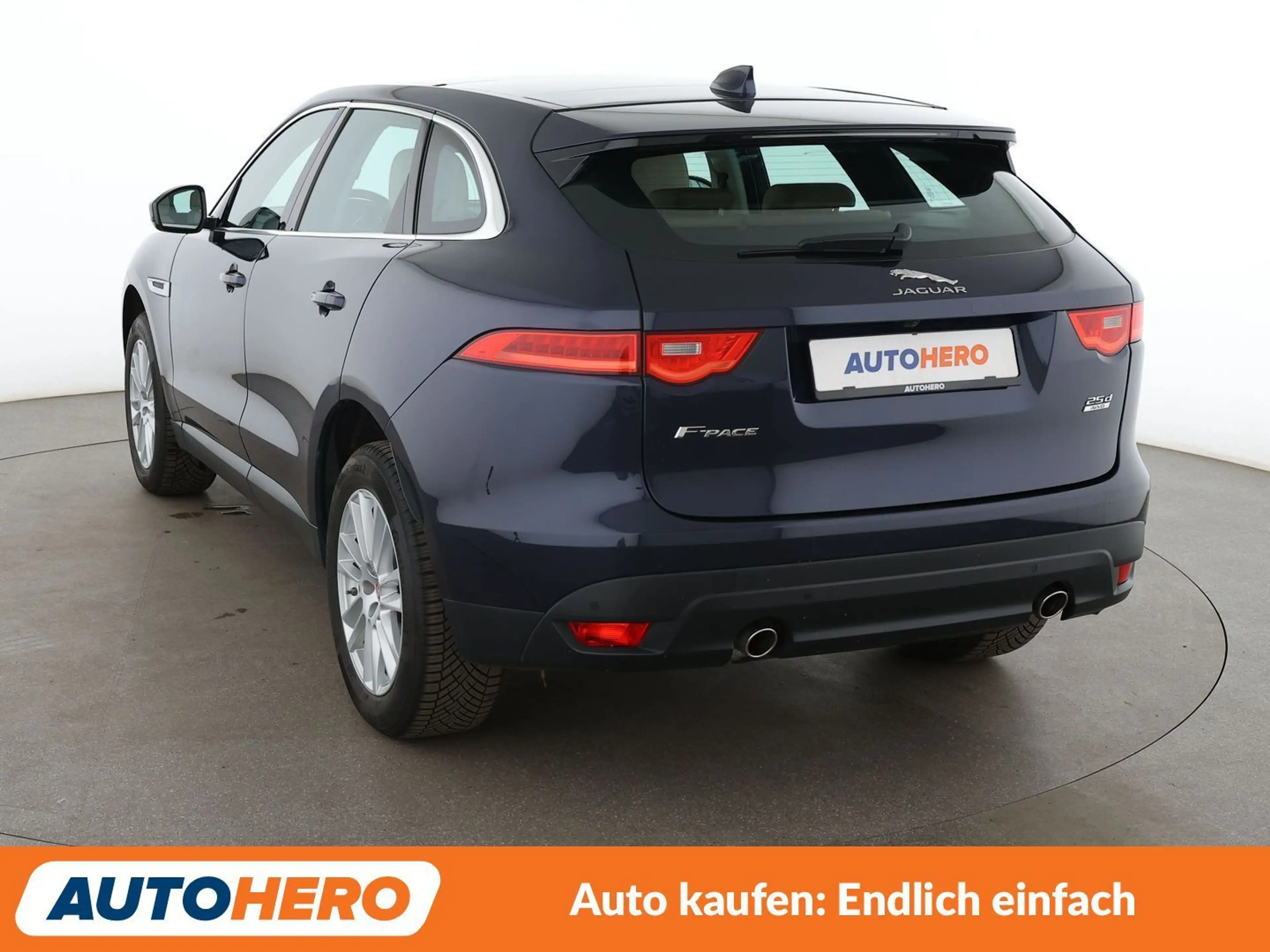 Jaguar F-Pace 25d Prestige AWD Aut*NAVI*XENON*TEMPO*CAM*PDC*SHZ* — photo 4