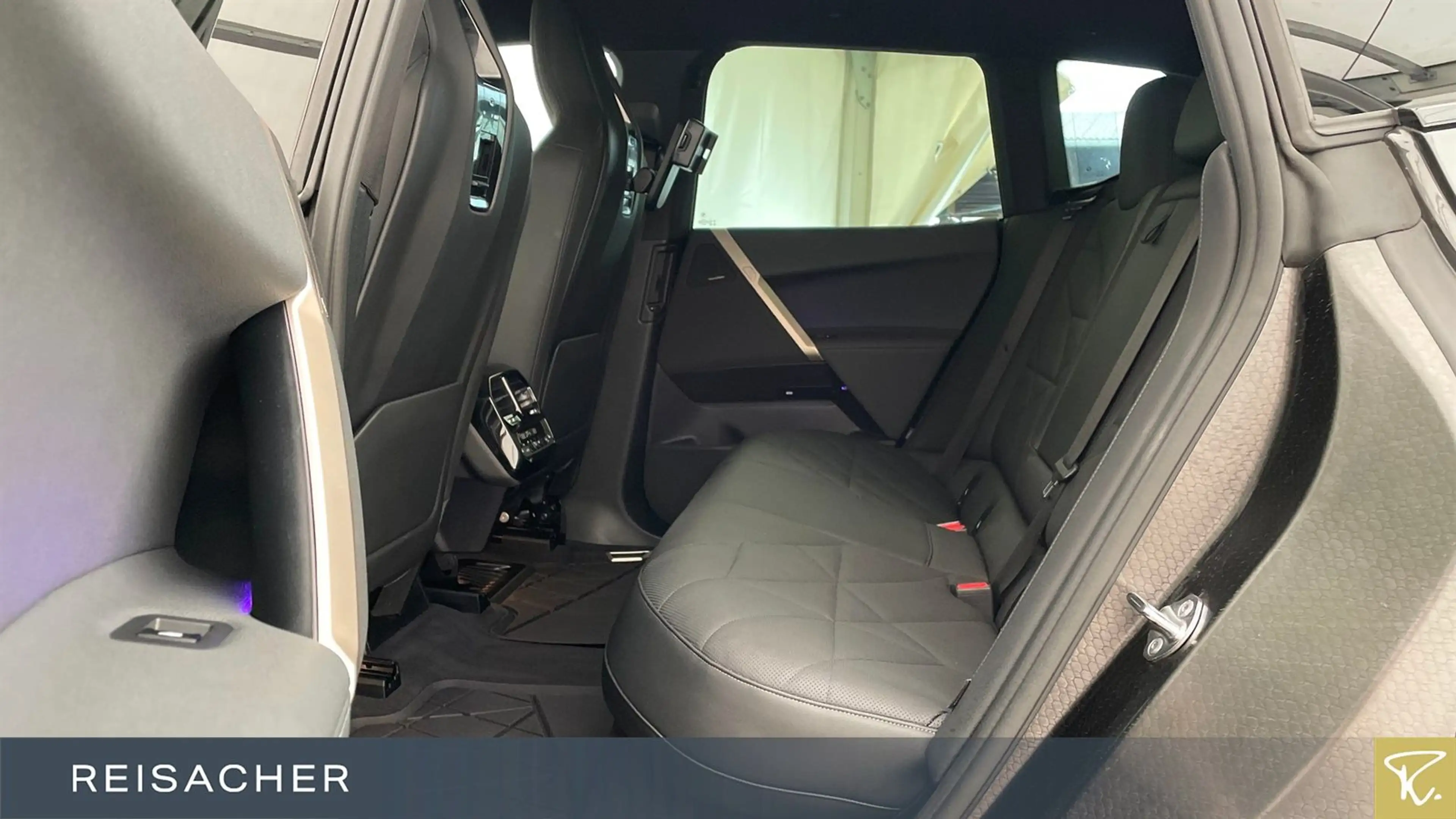 BMW iX xDrive40 Sportpaket AHK LCPro ACC 360° 21"LM — photo 4