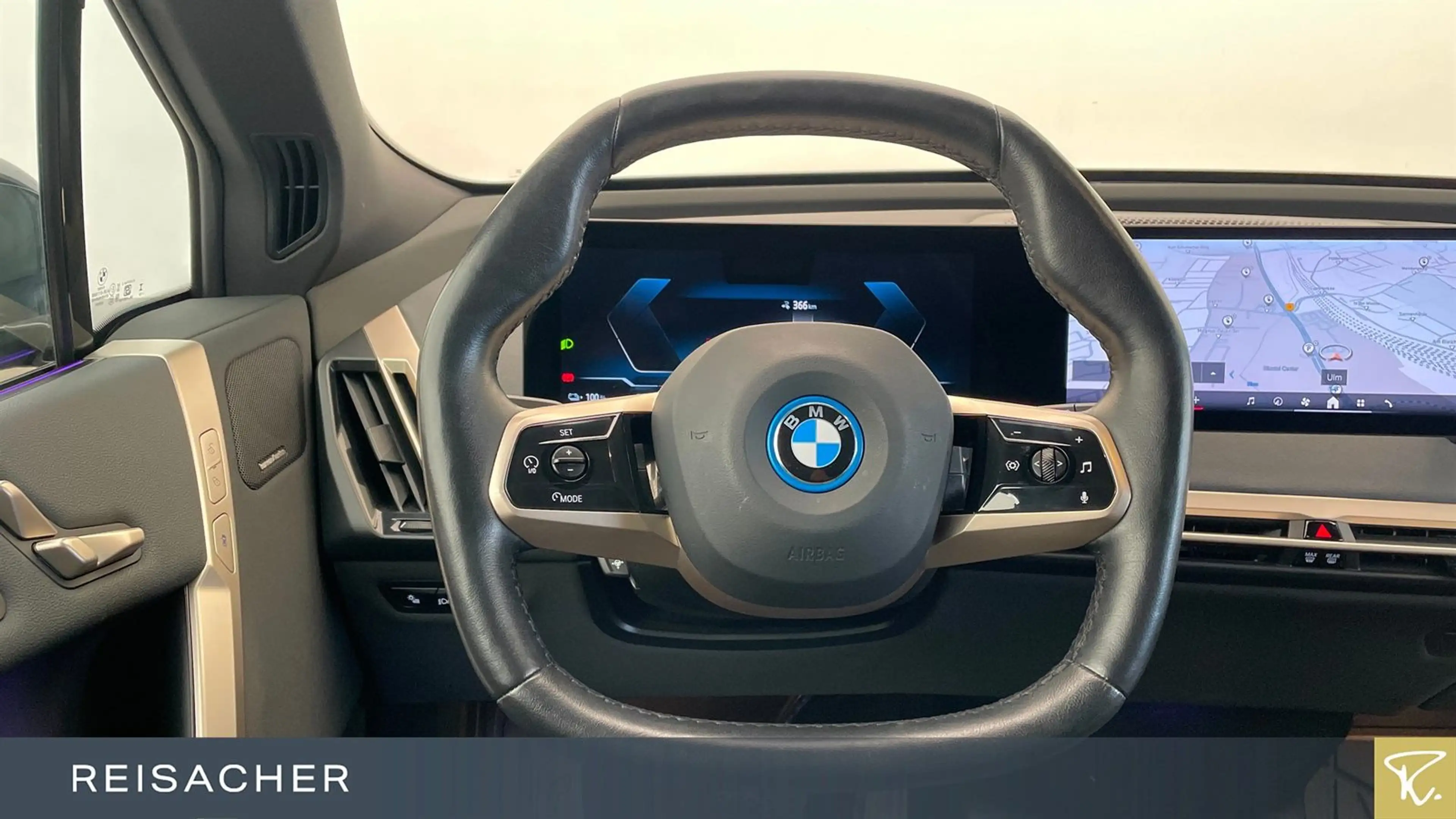 BMW iX xDrive40 Sportpaket AHK LCPro ACC 360° 21"LM — photo 5