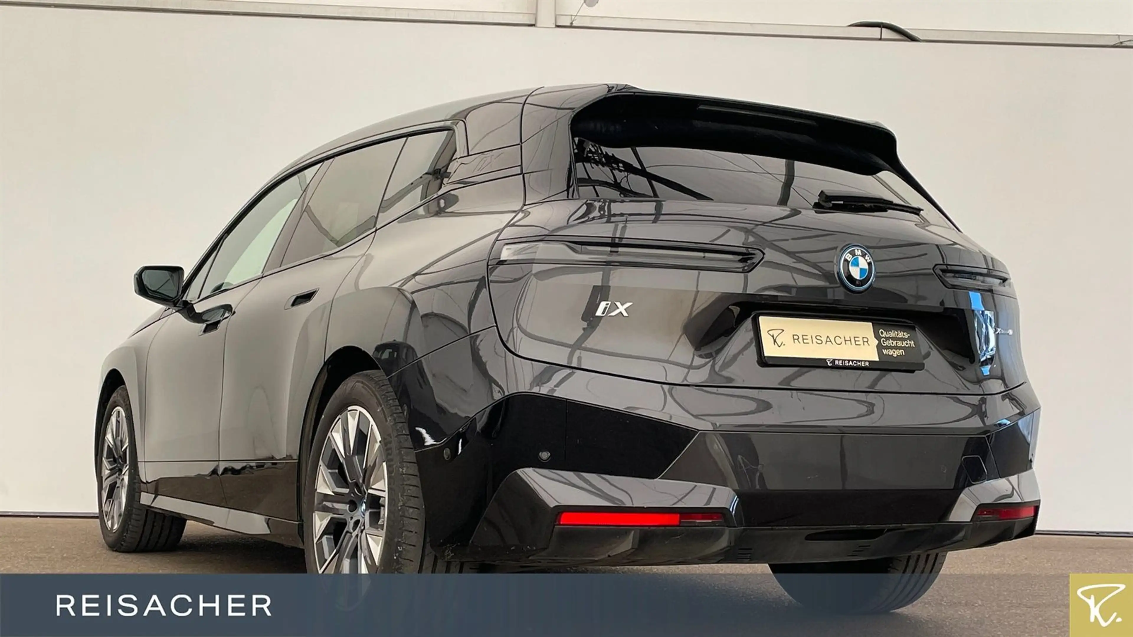 BMW iX xDrive40 Sportpaket AHK LCPro ACC 360° 21"LM — photo 2