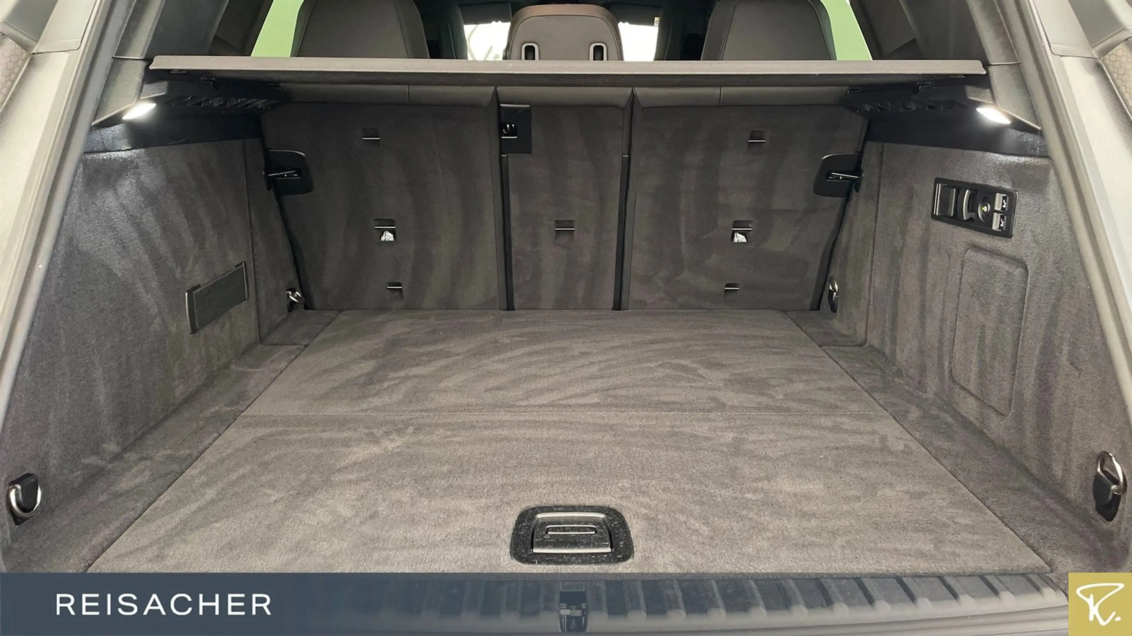 BMW iX xDrive40 Sportpaket AHK LCPro ACC 360° 21"LM — photo 10