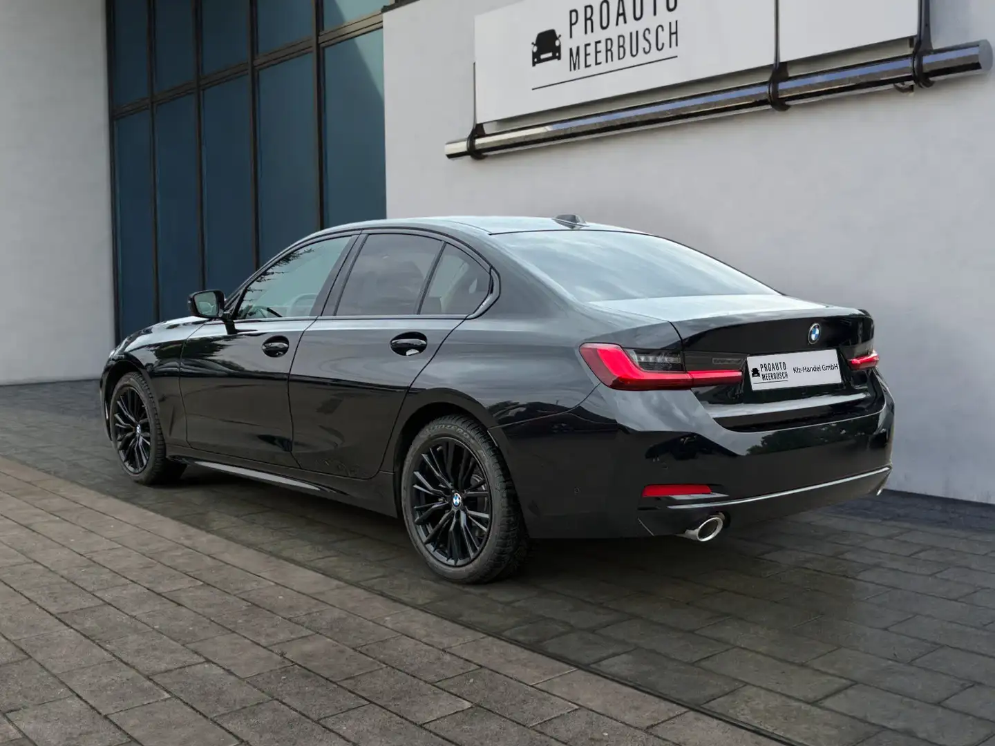 BMW 318 i MEMORY/ADAPTLED/360°/SCHIEBEDACH/HIFI/NAVI Schwarz - 2
