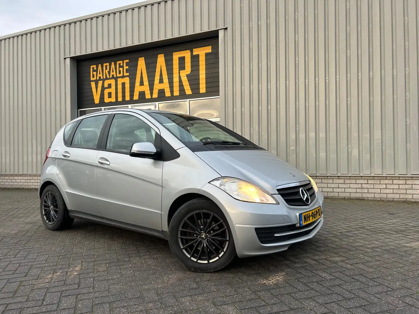Mercedes-Benz A 180 Business Class Avantgarde | STOELVERWARW | NAVI | Grau - 1