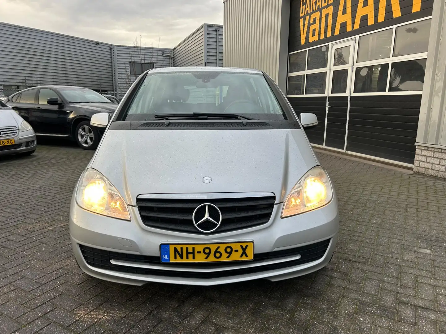 Mercedes-Benz A 180 Business Class Avantgarde | STOELVERWARW | NAVI | Grau - 2