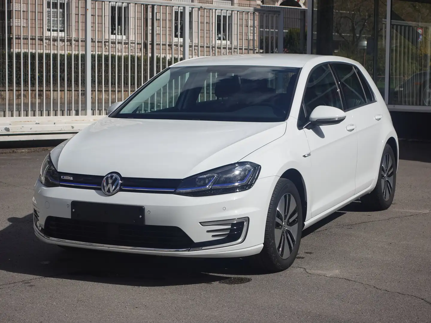 Volkswagen Golf e-Golf Golf VII Lim. CCS-Ladedose Navi LED PDC Weiß - 1