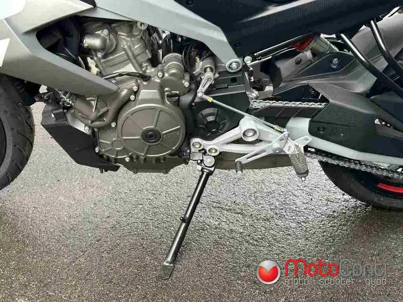 Aprilia Tuono - foto 5