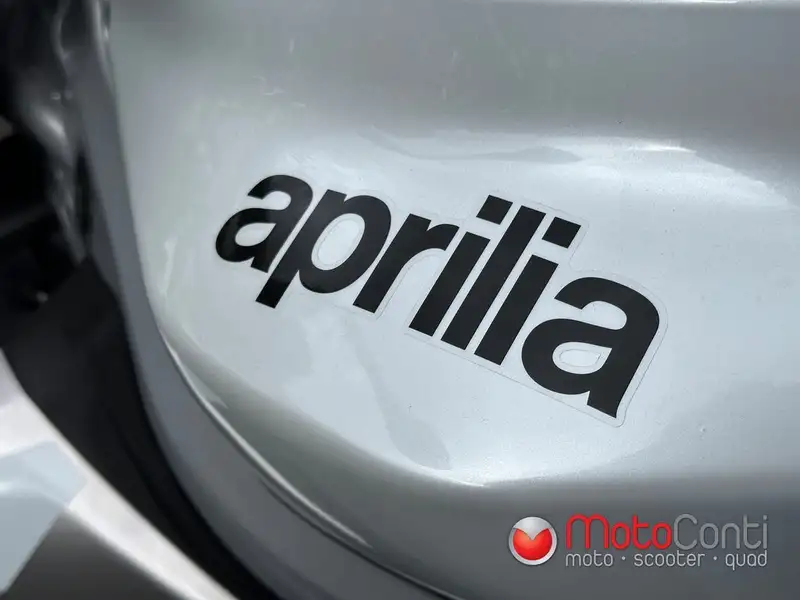 Aprilia Tuono - foto 6