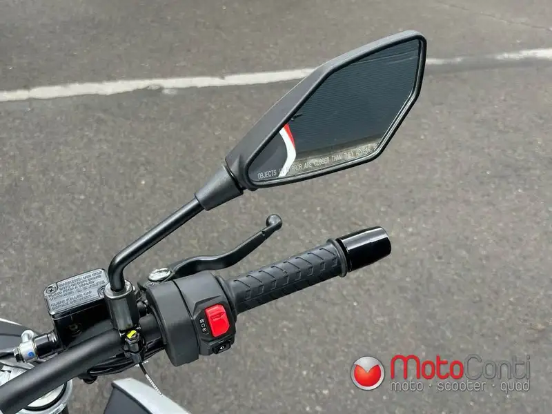 Aprilia Tuono - foto 7