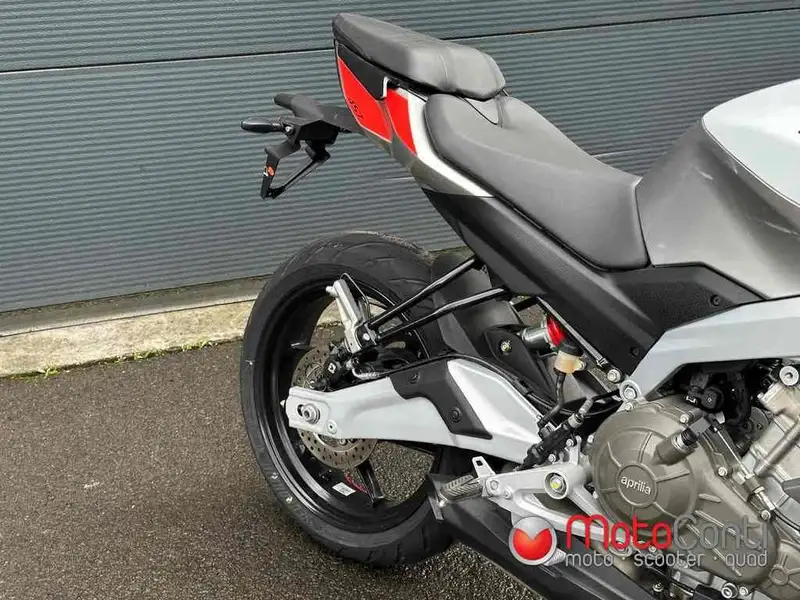 Aprilia Tuono - foto 3