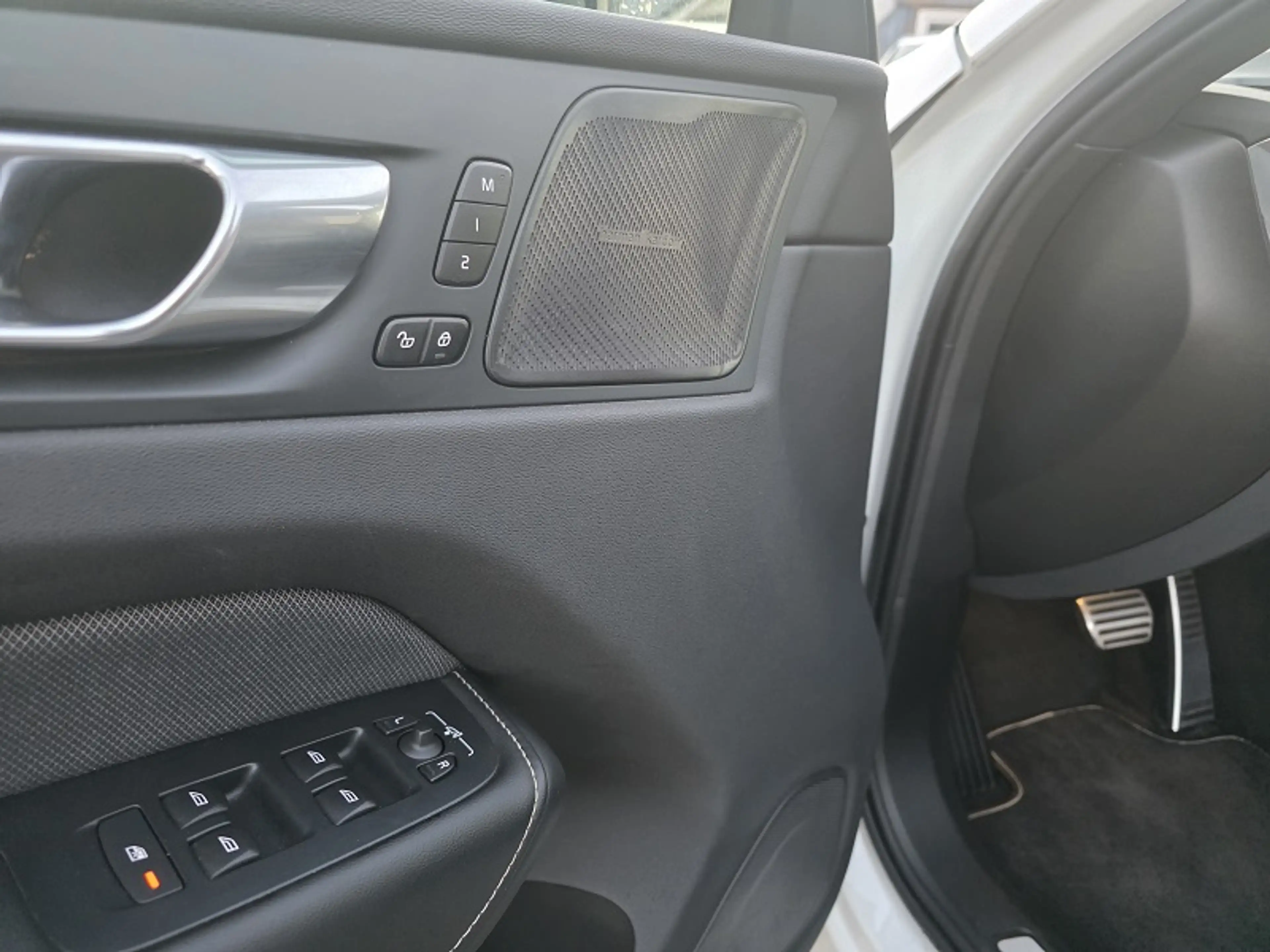 Volvo XC60 XC60 B5 R-Design AWD Geartronic — photo 7