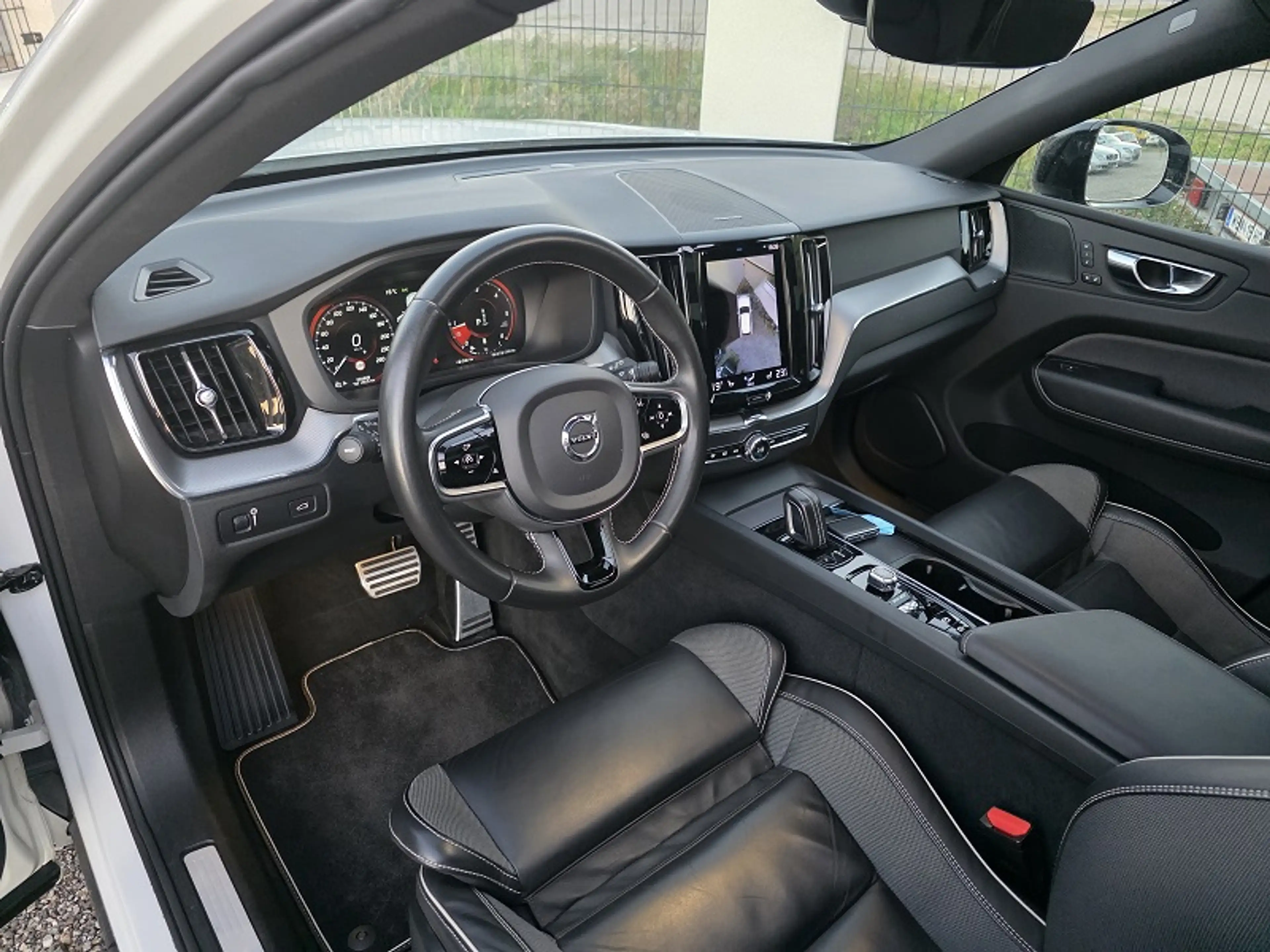 Volvo XC60 XC60 B5 R-Design AWD Geartronic — photo 12