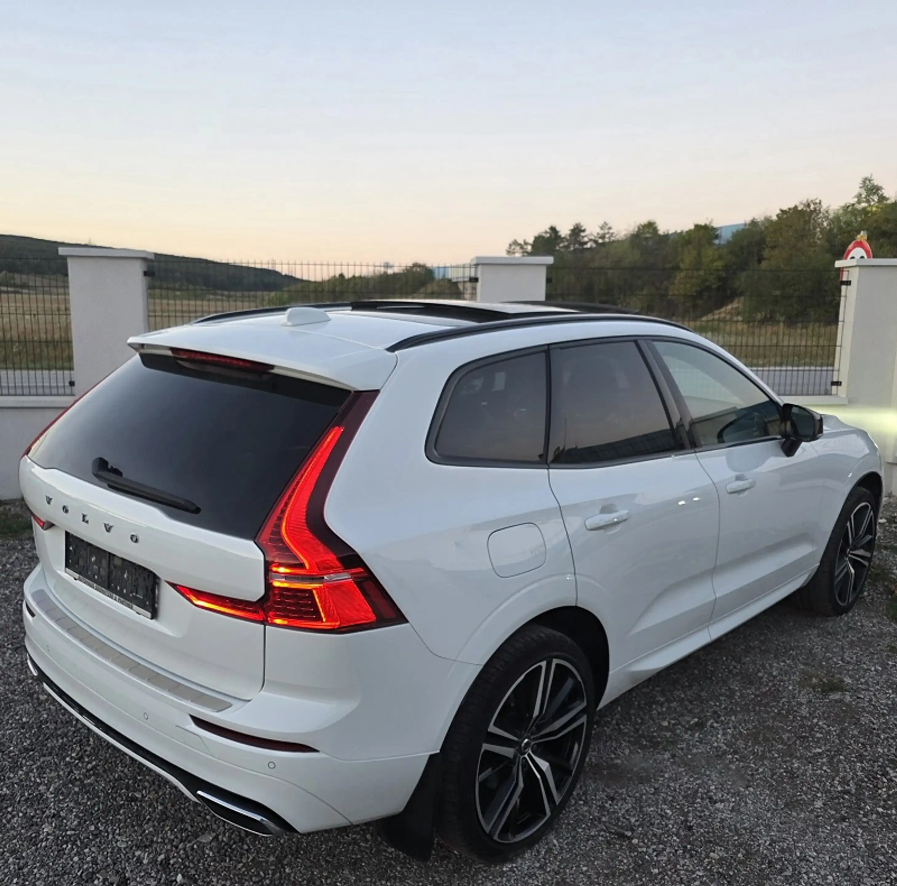 Volvo XC60 XC60 B5 R-Design AWD Geartronic — photo 4