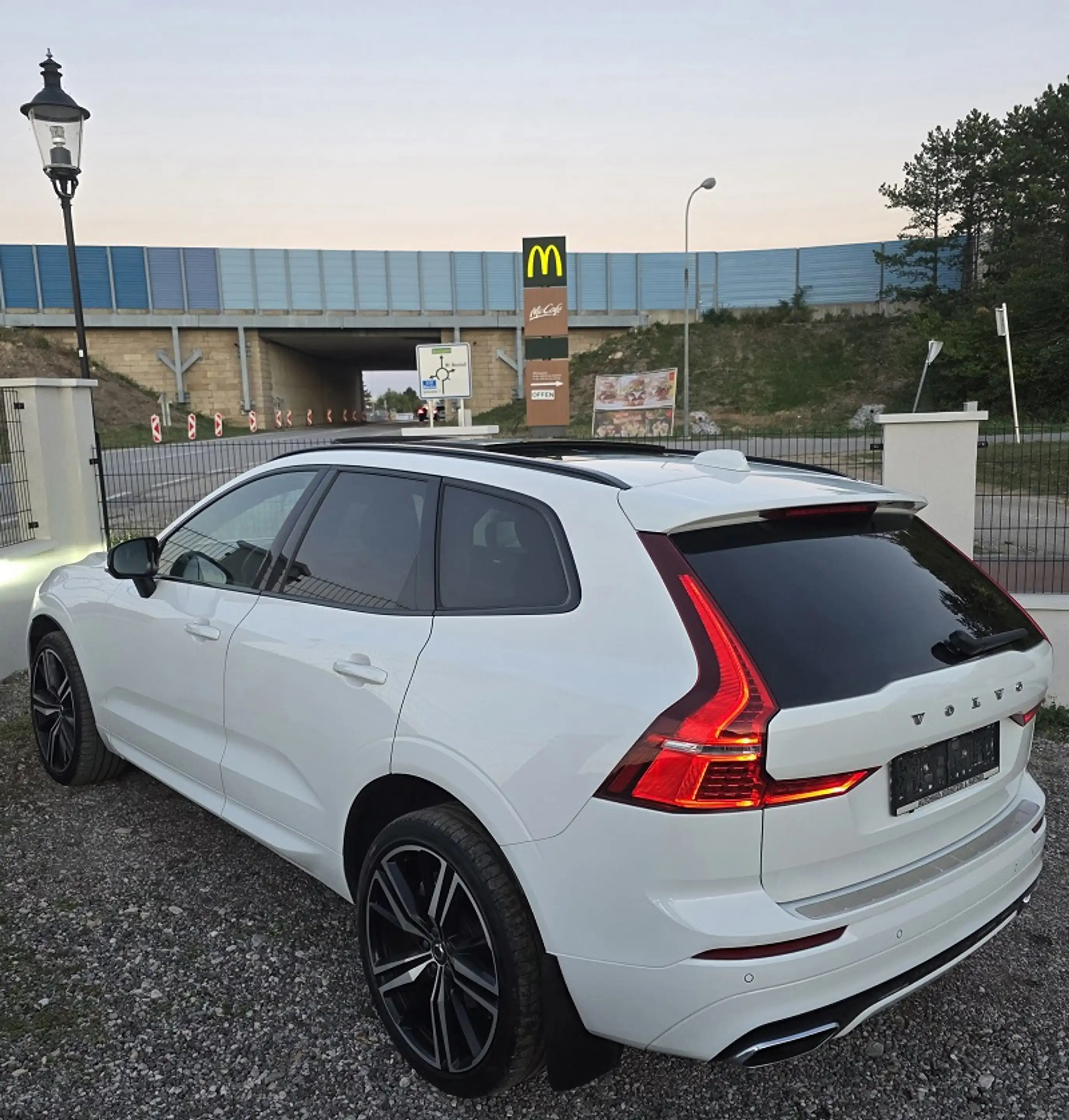 Volvo XC60 XC60 B5 R-Design AWD Geartronic — photo 3