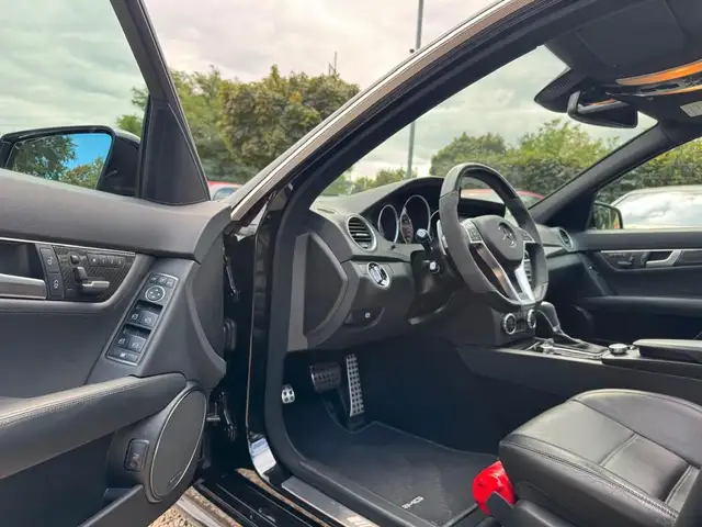 Mercedes-Benz C 63 Amg view 7