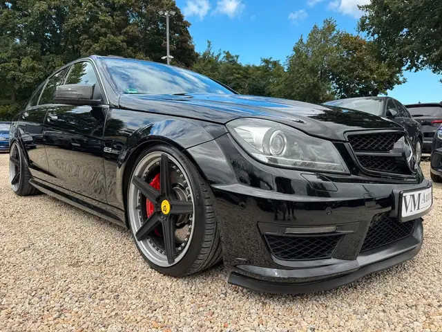 Mercedes-Benz C 63 Amg view 3