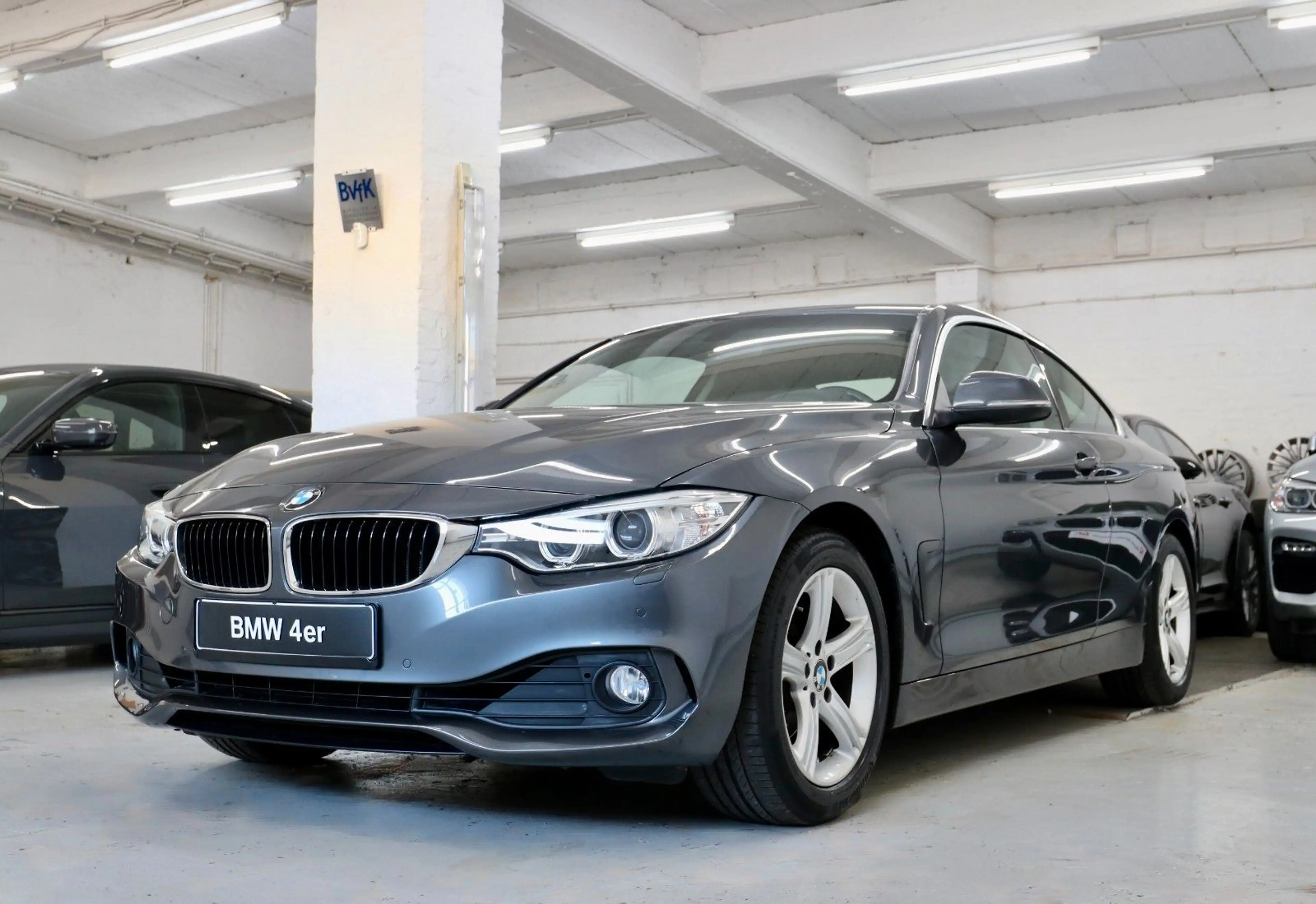 BMW 420 i Sport L. Navi Xenon Sitzh. PDC Wenig Km.