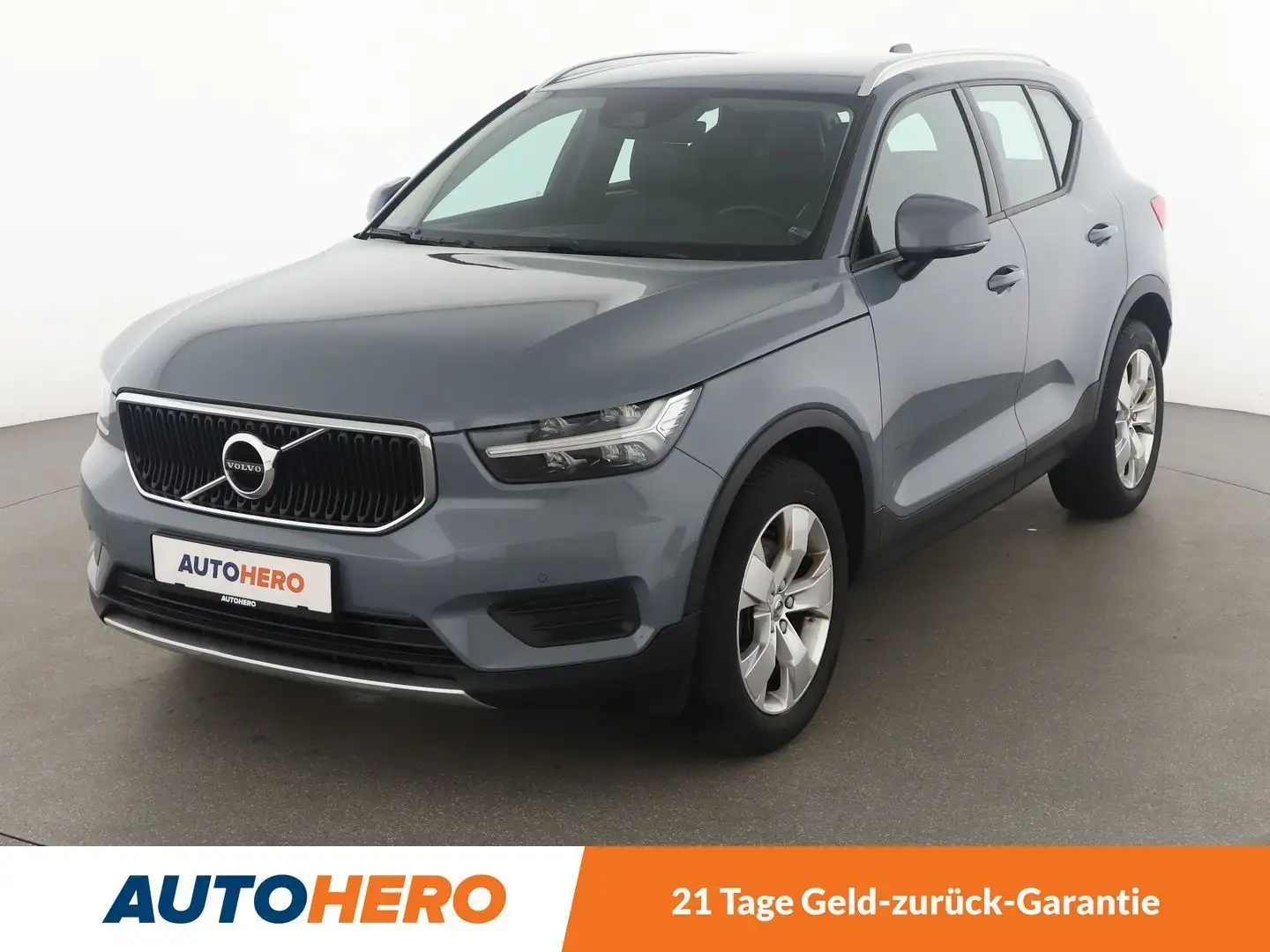 Volvo XC40 2.0 D4 Momentum Pro AWD Aut.*NAVI*CAM*TEMPO* Grau - 1