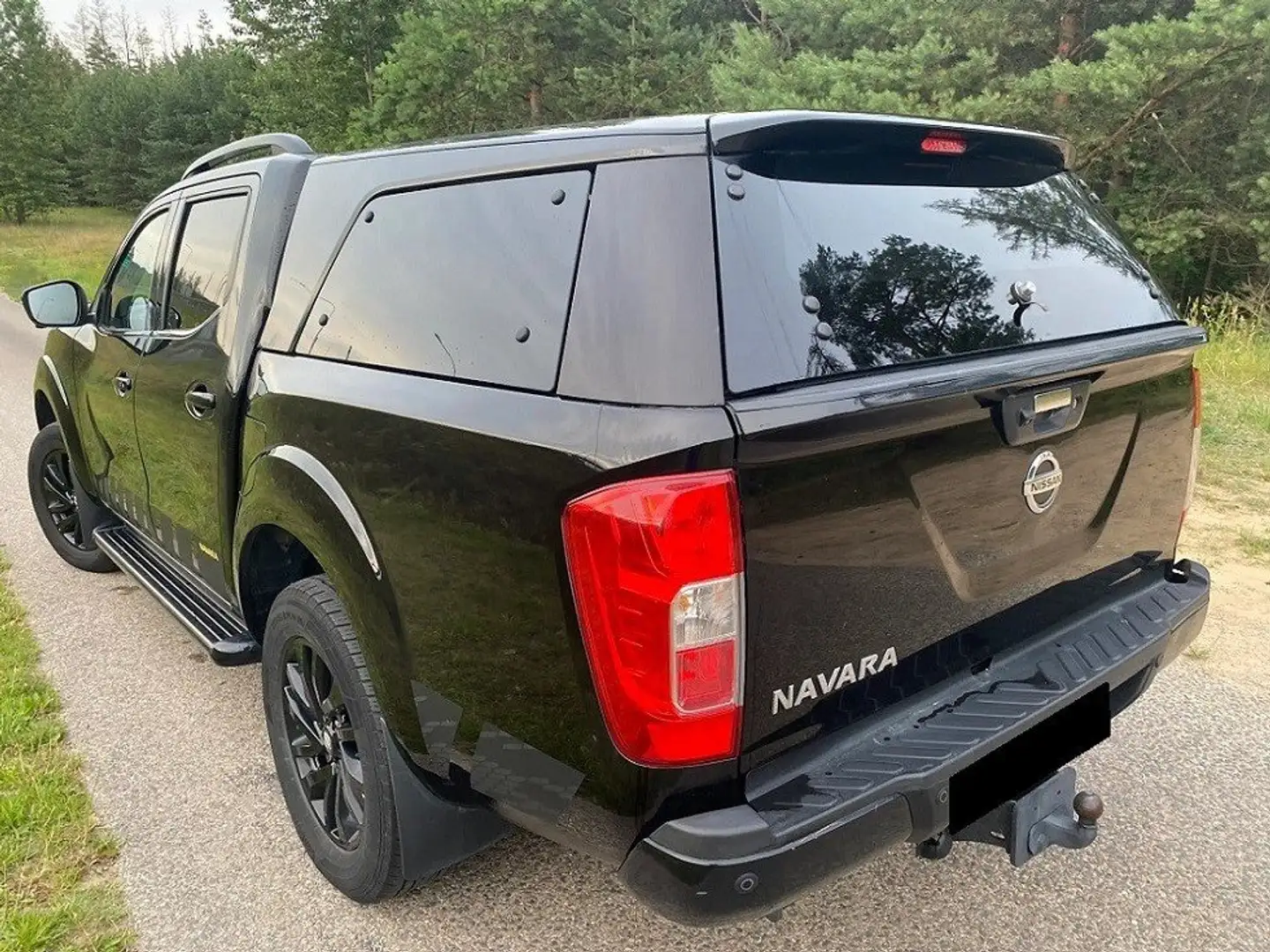 Nissan Navara Navara DC 4x4 Autm. EU6Acenta Schwarz - 2