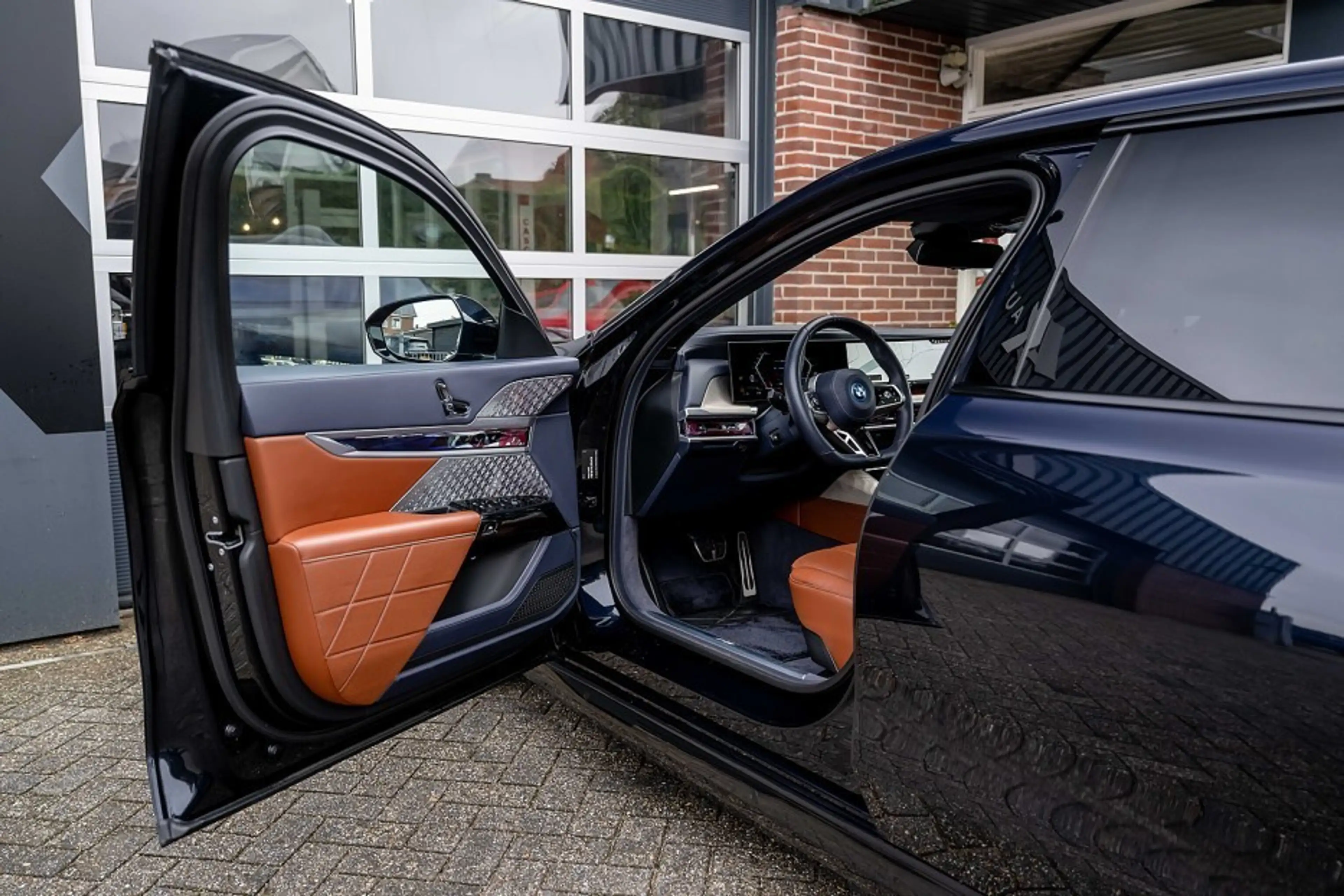 BMW i7 xDrive60 M Sport | Executive Lounge | Fond Enterta — photo 11
