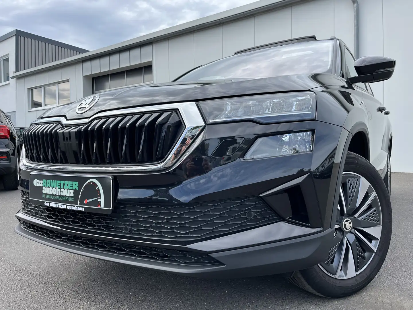 Skoda Karoq 2.0 TDI Tour 148€ m.20% Anz. PANO 4xSHZ LR-Hzg K Schwarz - 1