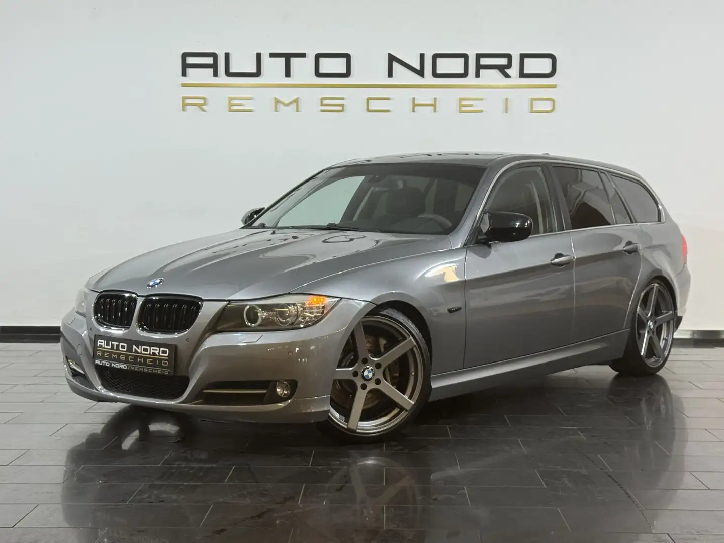 BMW 335 i Touring *Xenon*PDC*S-Sitze*Tempomat* Grau - 1