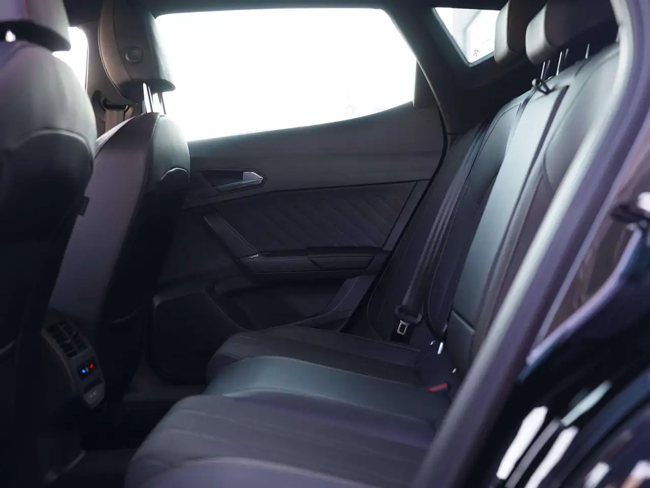 Cupra Formentor 1.5 eTSI DSG *SENNHEISER / 360° / KEYLESS / ELEKTRISCHE KOFFER / VERWARMDE ZETELS, миниатюра 6