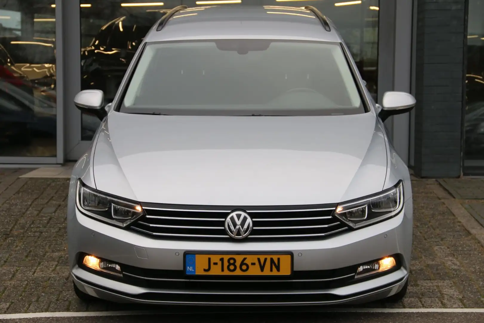Volkswagen Passat Variant 1.4 TSI ACT Comfortline Business Grijs - 2