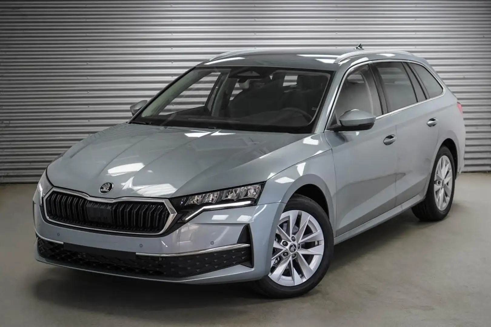 Skoda Octavia Combi Kombi 1,5 TSI mHEV DSG Selection - LAGER ... Silber - 1