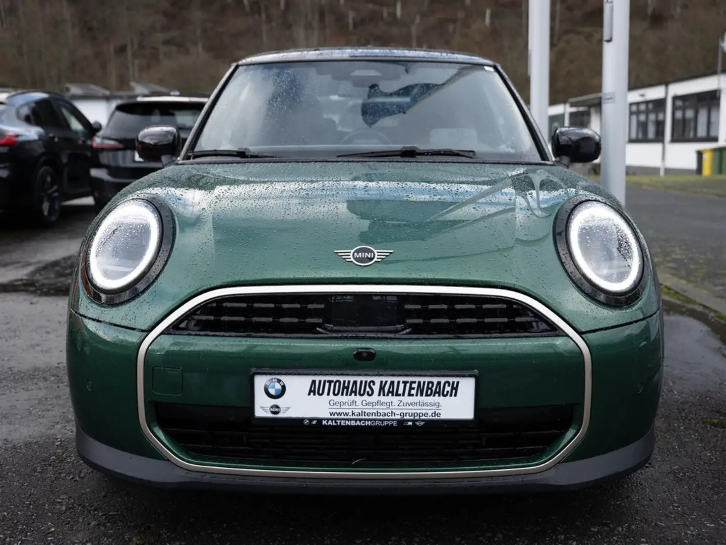 MINI Cooper C Favoured Trim PANO NAVI HUD LED 360° Grün - 2