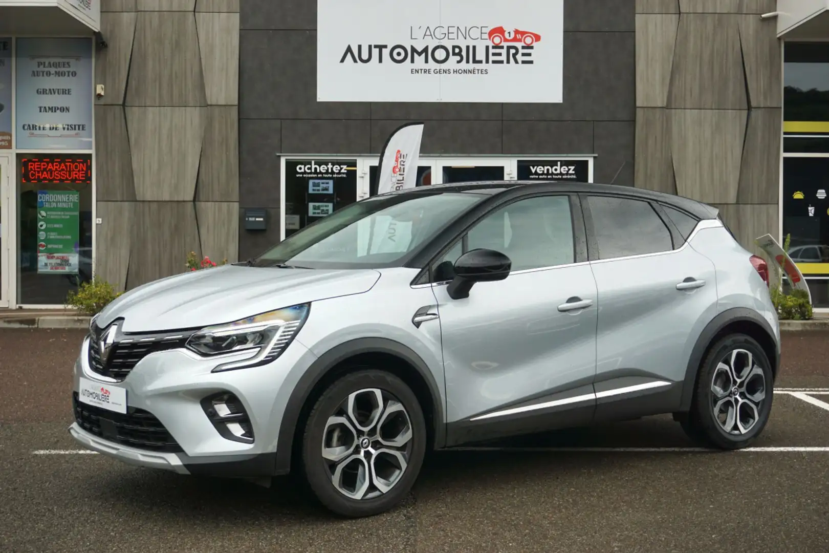 Renault Captur Intens 1.0 Tce 90 ch MY21 Attelage Šedá - 1