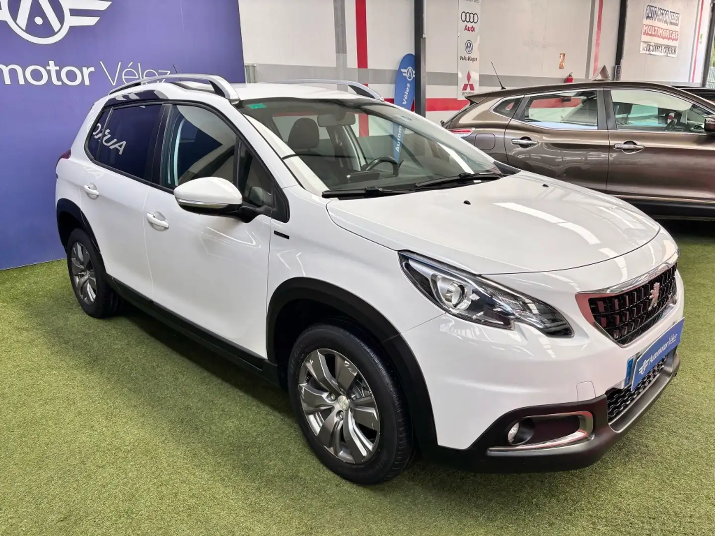 Peugeot 2008 1.5 BlueHDI S&S Signature 100 Blanc - 1